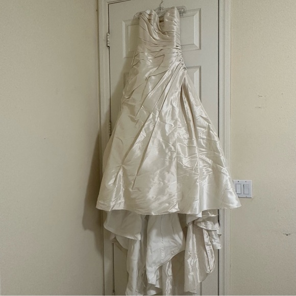 Maggie Sottero Benita Strapless Wedding Gown and 2 Wedding Veils - Picture 5 of 16